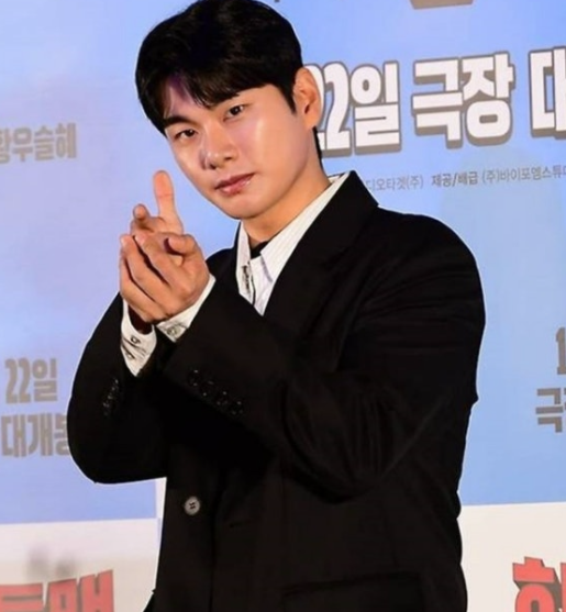   이이경 사생활 의혹 폭로자 또 입장 번복…“AI 아니라 억울” 논란 재점화