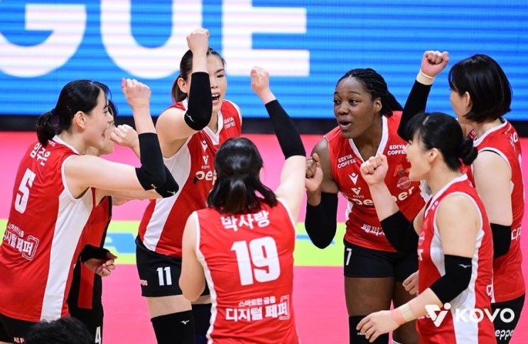 “<b>조이</b> 33점·<b>시마무라</b> 25점!” 58점 폭발 <b>페퍼</b>저축은행... 