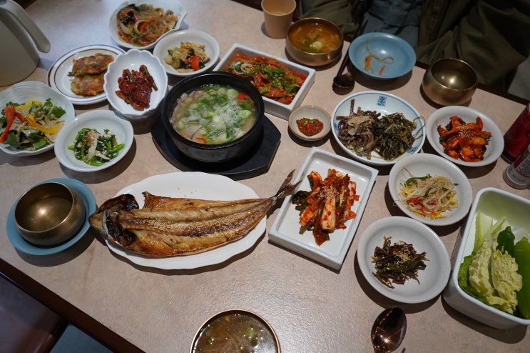  제주 연동에 위치한 제주공항 근처 점심 맛집김인복국밥 & 로씨커피