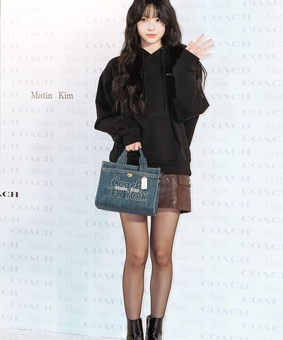 <b>르세라핌 홍은채</b>와 <b>사쿠라</b>의 일본 출국 꽃주얼의 이야기