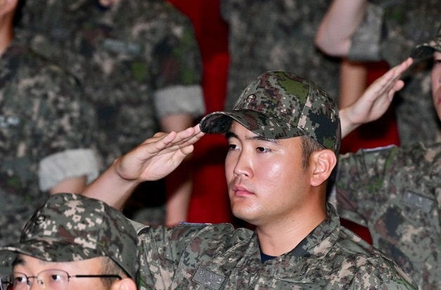 <b>이재용</b> 회장, <b>장남</b> 지호 <b>해군</b> 장교 <b>임관식</b> 참석…삼성 오너가의... 