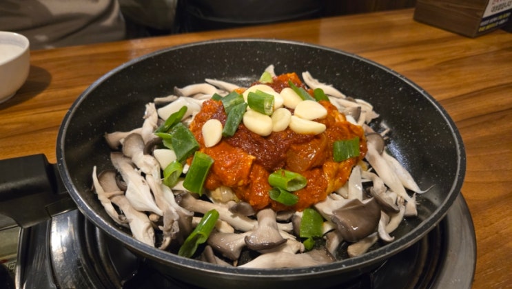  성수 맛집 대성집 : 웨이팅할만할까? 노포감성 넘치는 닭갈비 주물럭과 파전