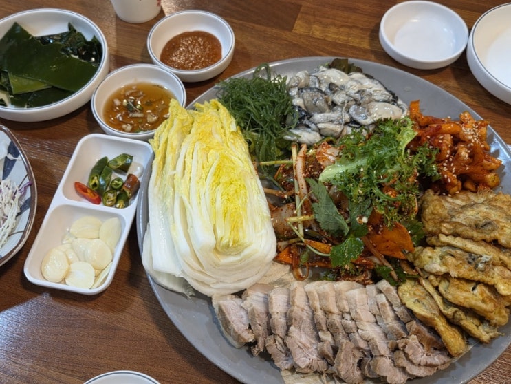  느린마을 막걸리 블랙라벨 함께한 따뜻한 굴보쌈 막걸리 한상 안주