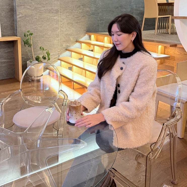  나이스클랍 코트 무스탕 자켓 추천! 뽀글이 여성 겨울 아우터 (W컨셉 더블유위크 25FW 온라인 셀렉션)