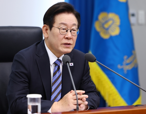<b>대장동</b> 사건' 항소 포기 <b>논란</b> 여파, <b>이재명</b> 대통령 지지율 하락