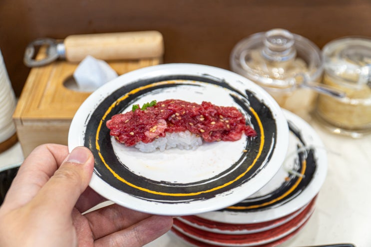  수원 영통맛집 특별한초밥 육회초밥 종류도 많은 회전초밥