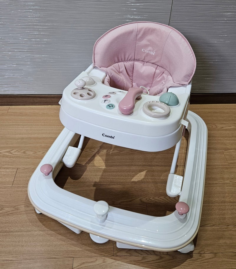육아필수템 콤비 보행기 타는시기 높이조절방법 접는법 커버 분리 세탁방법 콤비보행기 사....