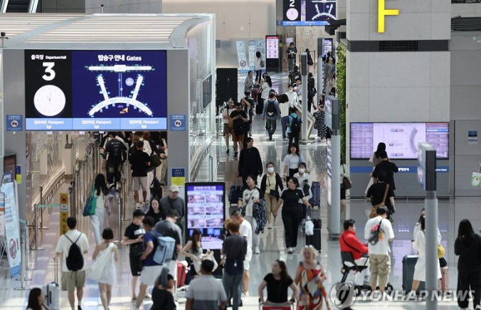   인천공항 캐리어 속 14억 돈다발…행선지는 왜 하필 홍콩이었을까?
