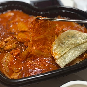 두찜 묵은지김치찜닭 가격 보통맛 맵기