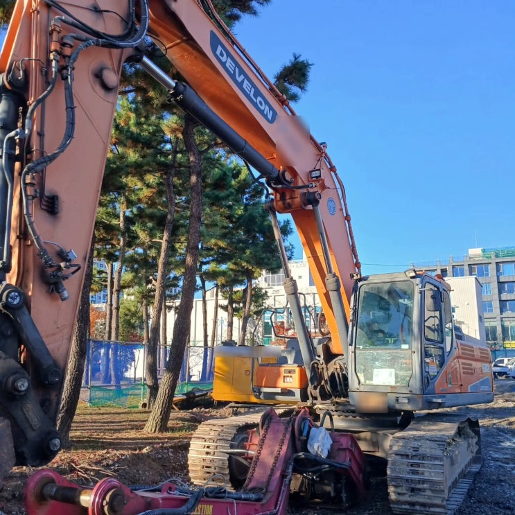  두산 DX300LC5 2016년식 5600만원 판매합니다.