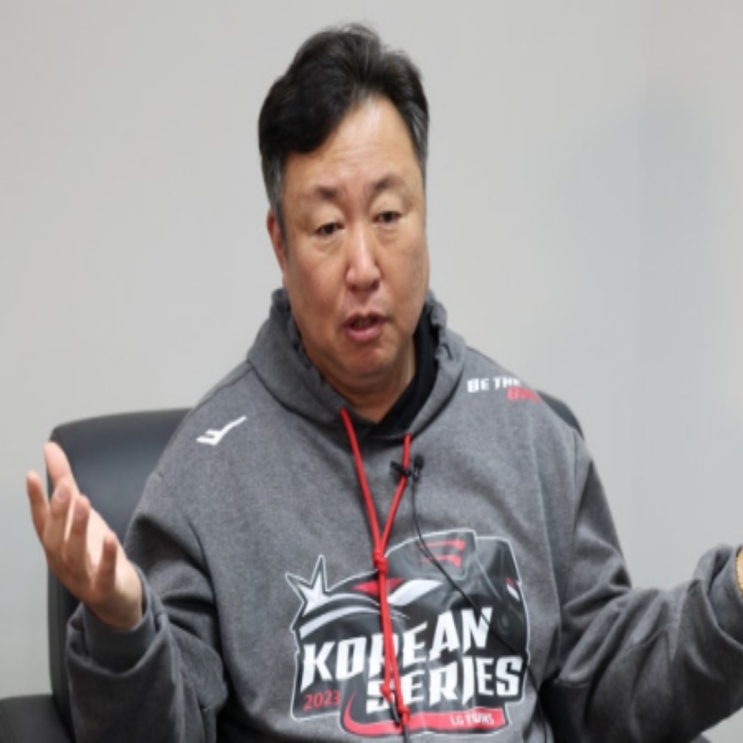 LG 차명석 단장은 지금 김현수 계약과 관련해 리코 이예랑 대표에게 화가 난다!! 시즌 중에 부진할 때는 옵션을 연장하자더니, 이제는 돈을 더 달라고..