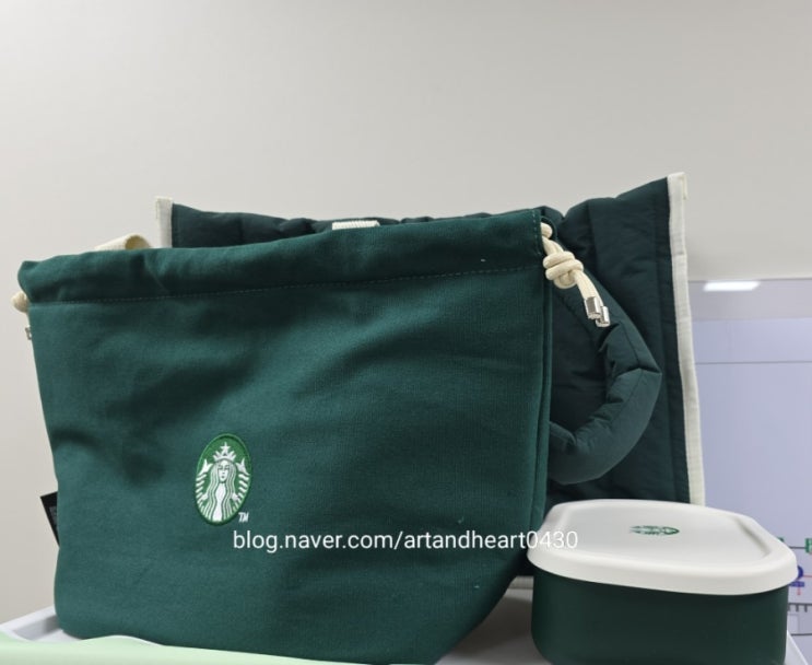 <b>스타벅스</b> 도시락세트와  패딩백( <b>국민은행</b><b>콜라보</b>)직접보니