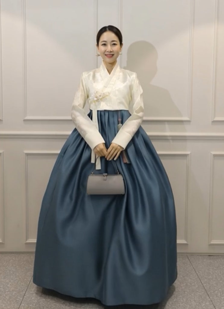  가성비 최고의 혼주 한복 - 우아한 신랑 엄마 한복 대여