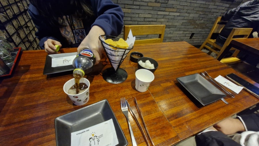 교촌치킨 율량점 사진 4