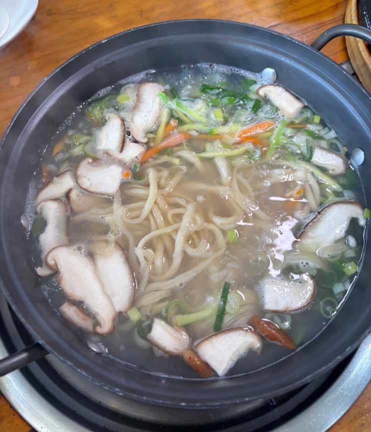  대부도 드라이브 중 시원한 국물 땡겨 윤숙이네 우리밀칼국수, 바지락파전 곁들여 든든한 점심