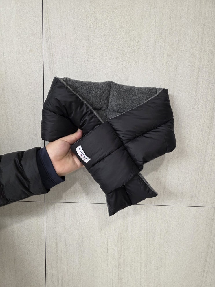  데일리룩 보온력 좋은 노티카 컴포터블 투톤 패딩 방한 머플러 사용 후기