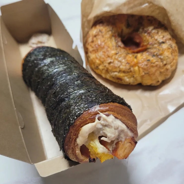  둔촌동역카페:[모나포레] '참치마요김빵', '페퍼로니 베이글'후기/ 맛있어요!