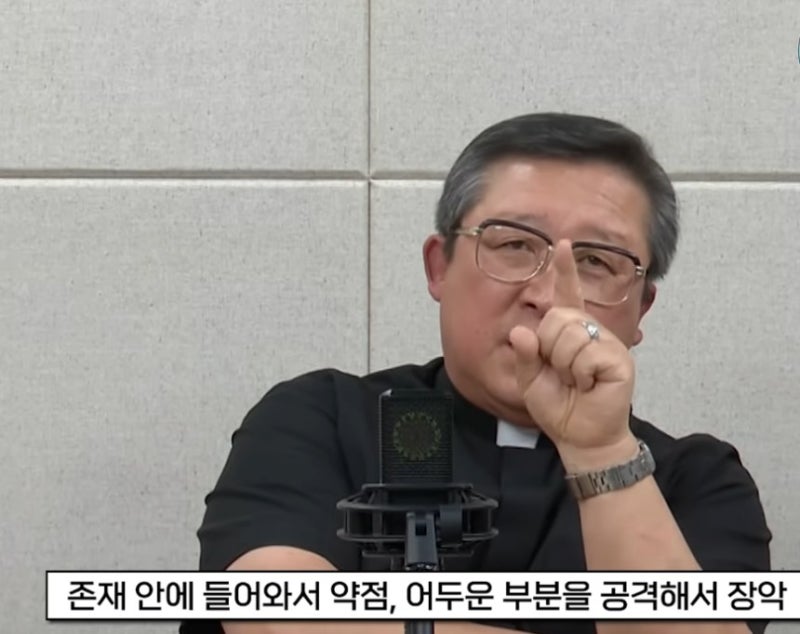"악마"는 무엇인가? 마귀는 신화가 아니다 : 구마사제 김웅열 신부 (동영상) "구마의식, 실제....