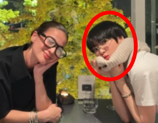  ️ 숏컷으로 변신한 송혜교, 서울서 앤 커티스와 만났다…“미녀와 수다”
