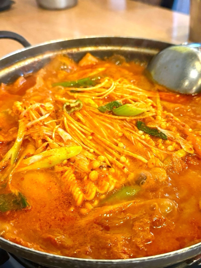 인생 김치찌개랑 두루치기,김포 뚝배기집 한식 밥집 맛집은 바로 두찌네