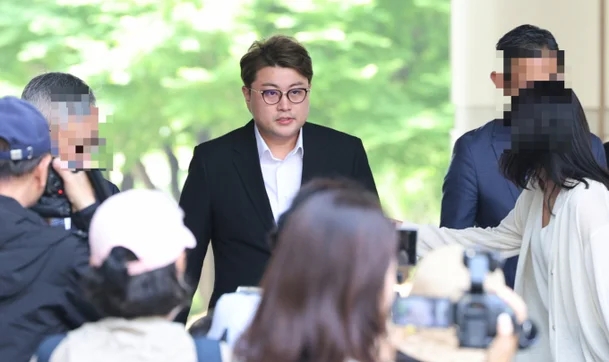 "3000만원 내놔" <b>김호중</b>, 복역 중 교도관에게 <b>뇌물 요구</b> 받았나
