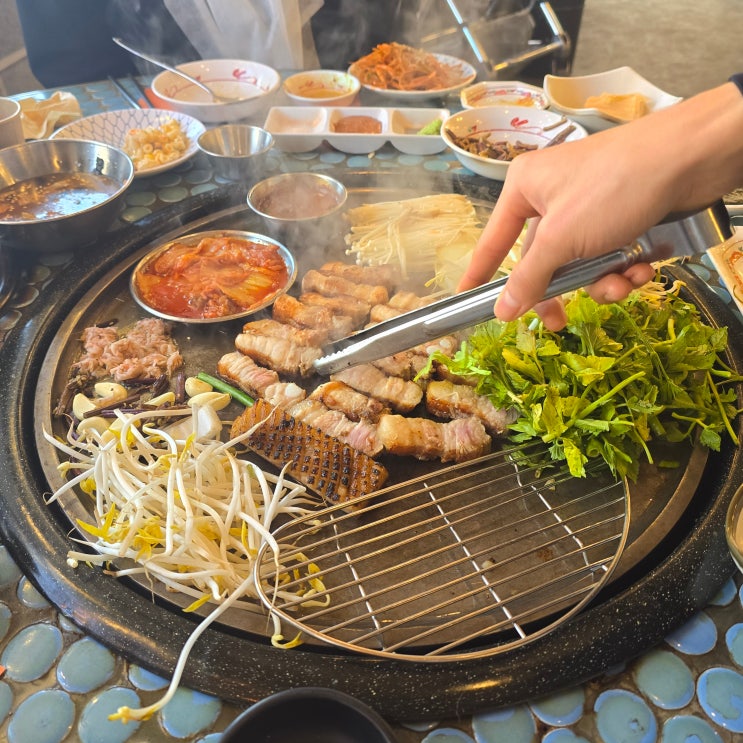  [내돈내산] 독특하고 반찬이 푸짐한 동백 고깃집 '고철삼' 방문 후기 (내부, 메뉴, 실물, 반찬 등)