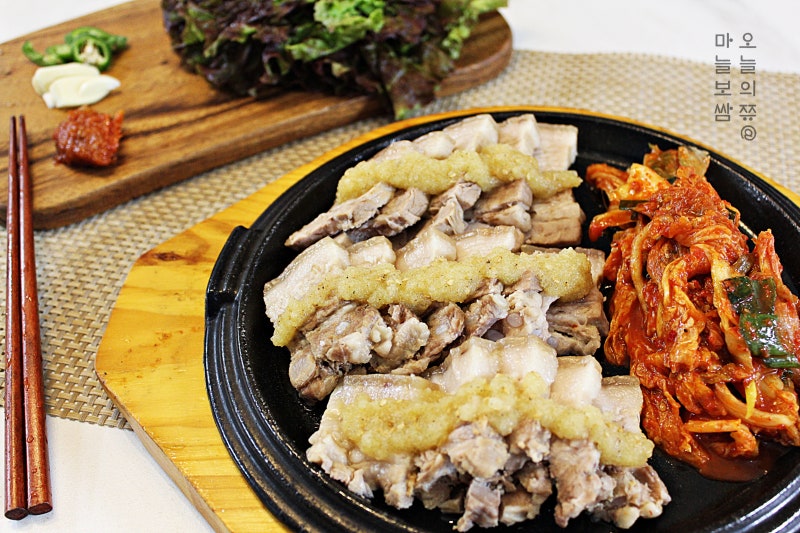 오겹 수육 맛있게 삶는법 마늘 보쌈 마늘 소스 만들기 간단한 보쌈 레시피