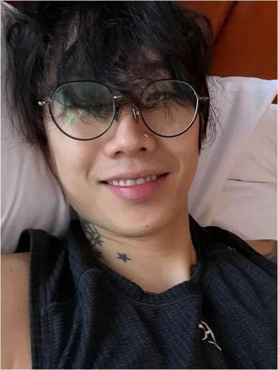  박재범 근황, 유방암 인식 캠페인 논란 그리고 침대 셀카 속 메시지