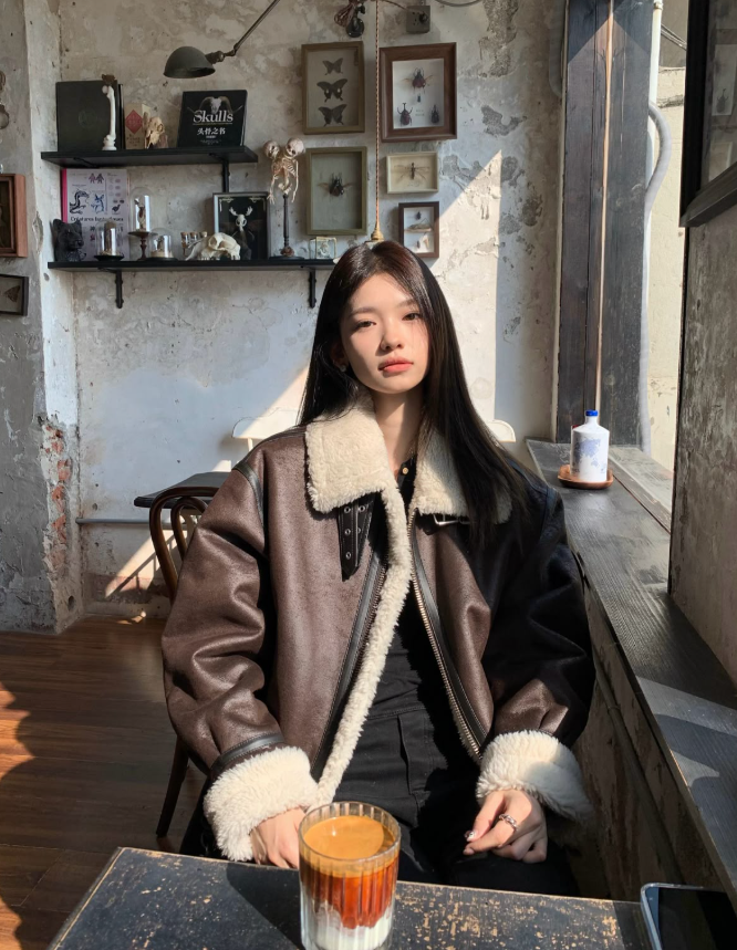  올 겨울 스타일 살려주는 여성 무스탕 비건 레더자켓 추천 스타일 베스트 3