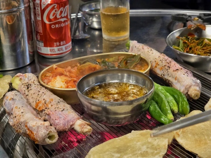 [삼각지역 맛집] 탄천갈매기 신용산점, 요거트에 숙성된 후 대파를 통째로 품어 풍미 폭발! 레트로 서울 갈매기살 맛집 (신용산 구워주는 고기집, 삼각지 회식, 삼각지역 콜키지프리)