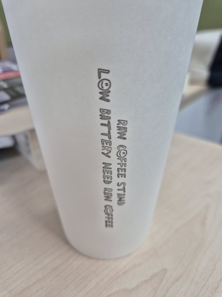  로우커피스탠드 강남역 신상카페 출근길 패스오더 추운 날씨엔 따뜻한 아메리카노
