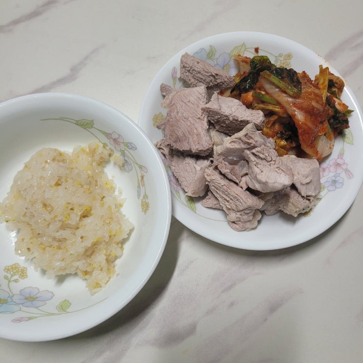  홈플에서 배추랑 굴사서 김장 김치 담글거라 보쌈 시켜서 굴보쌈 먹은 후기