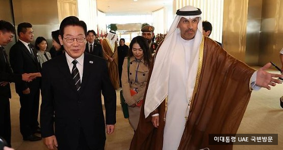 <b>이재명</b> 대통령, <b>UAE</b> 전투기 4대 호위 받으며 <b>국빈방문</b>