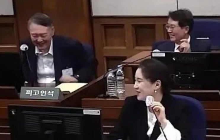 <b>버스</b> 연쇄 사고! 검사<b>징계</b>법 폐지, 검사장에서 평검사로 <b>강등</b>... 