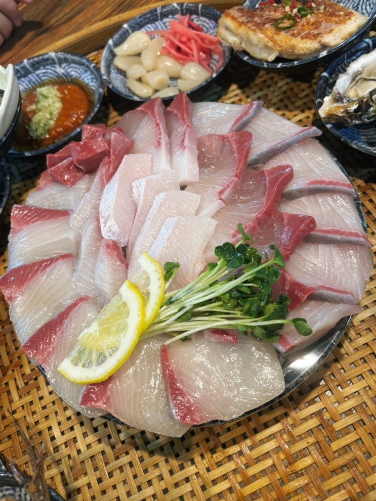  중랑역 스끼다시가 한상 가득 나오는 대방어 맛집 용호횟집