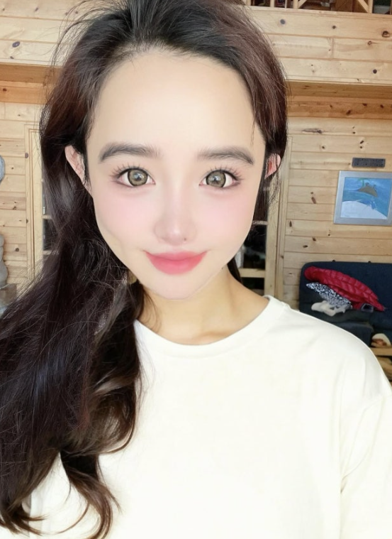   박봄, 양평 집에서 전한 조용한 근황… 논란 뒤 ‘수수 민낯 미소’