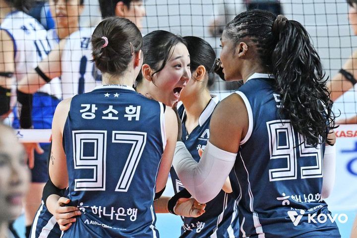 ‘<b>모마</b>·타나차·강소휘 삼각편대’ <b>도로공사</b> 7연승 질주... 