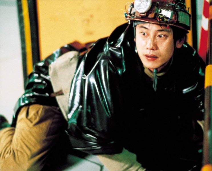  저주받은 명작의 헐리우드 리메이크영화 <부고니아> 후기 (지구를 지켜라! 리메이크)