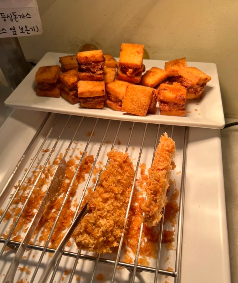 All-you-can-eat tonkatsu lunch at Sweet & Cutlet at Seoul Children's Grand Park Station 8