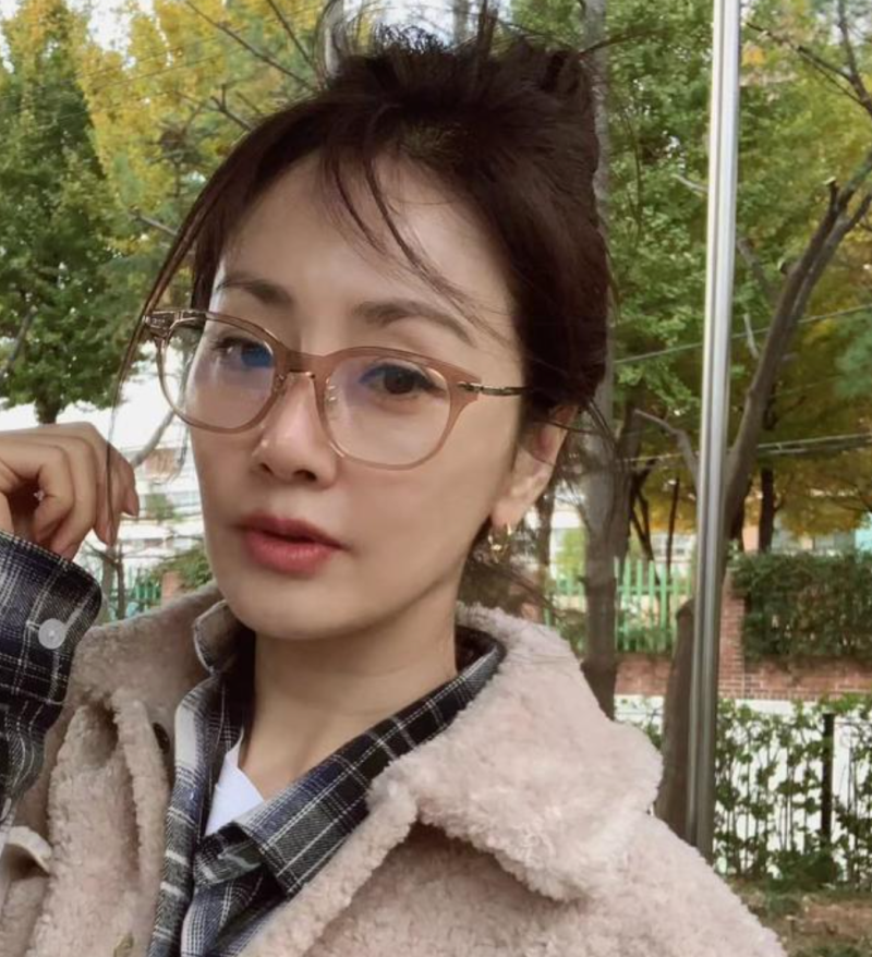 오나라 나이 근황 김도훈 25년 열애 결혼 생각 가을 산책 근황 안경 인스타 & 프로필