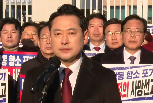 법무부 찾은 장동혁 "<b>정성호</b> 사퇴해야...국정조사·특검 받아야