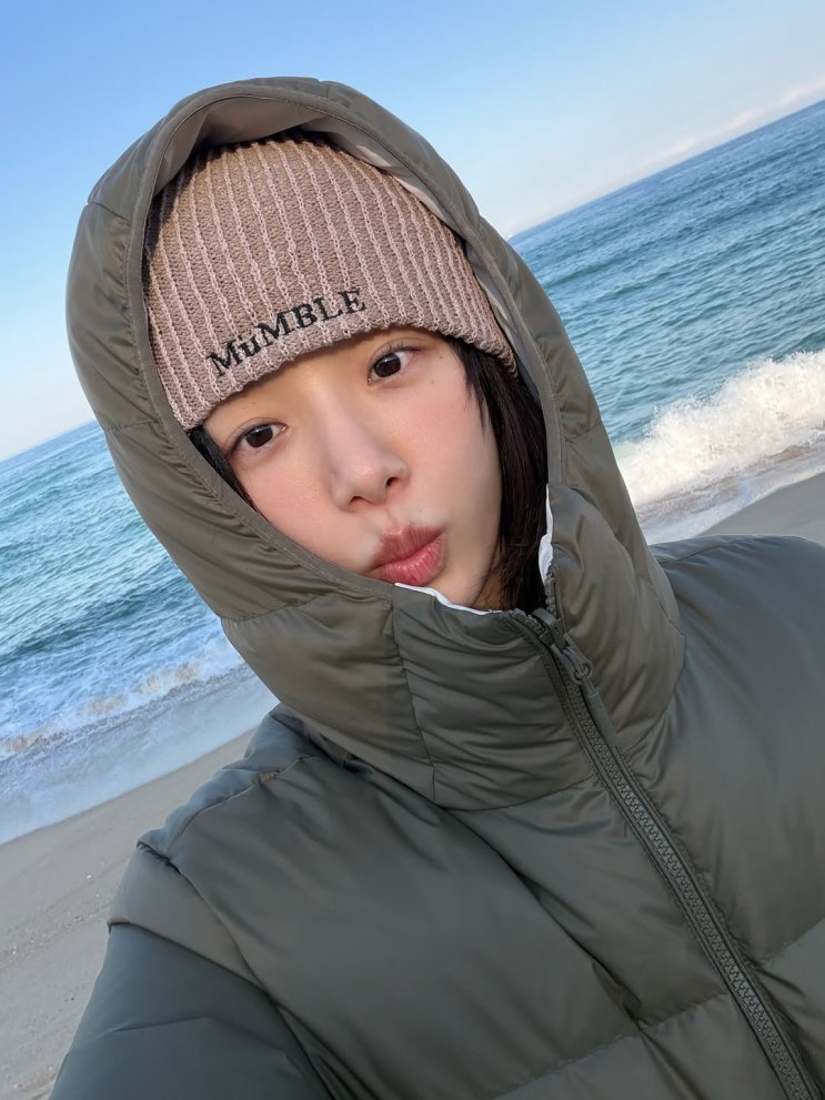  박규영 겨울 바닷가 여행 패션, 겨울 패딩 데일리룩 코디