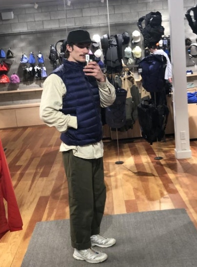 추운날씨 아크테릭스 세륨 경량 패딩 조끼로 가볍게 착용해보세요.