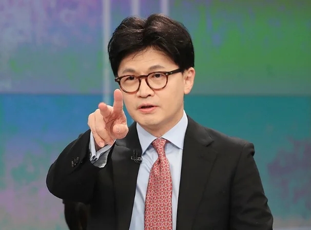 <b>한동훈</b> ‘<b>론스타</b> ISDS 승소’ 발언 논란…정치권 후폭풍 정리