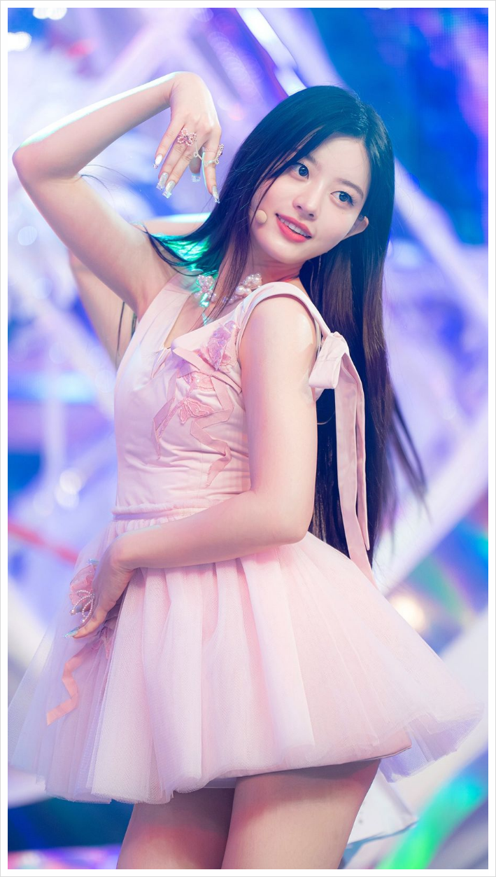ILLIT Minju: Wallpaper Photos, Instagram Selfies