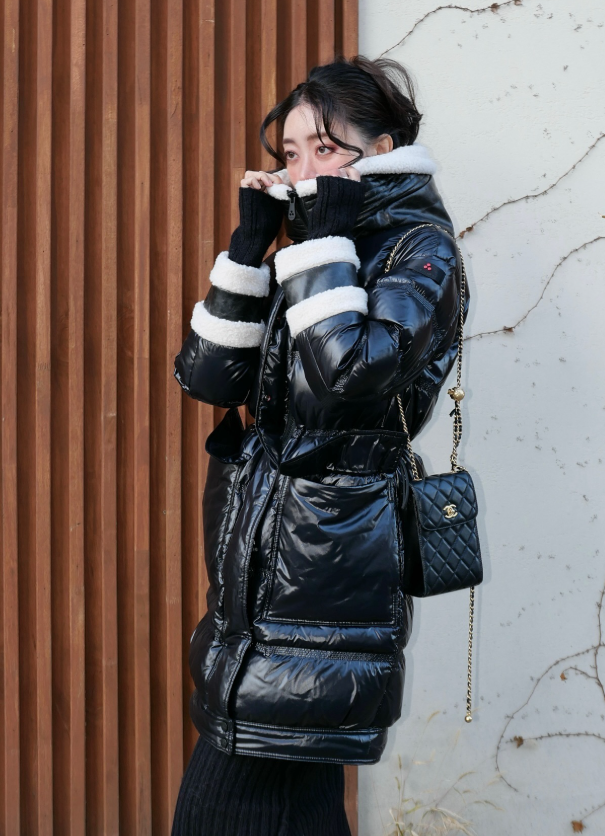 페트레이 쿤토 숏 패딩 비교 – 무광은 날씬해 보이고, 유광은 얼굴이 살아난다?