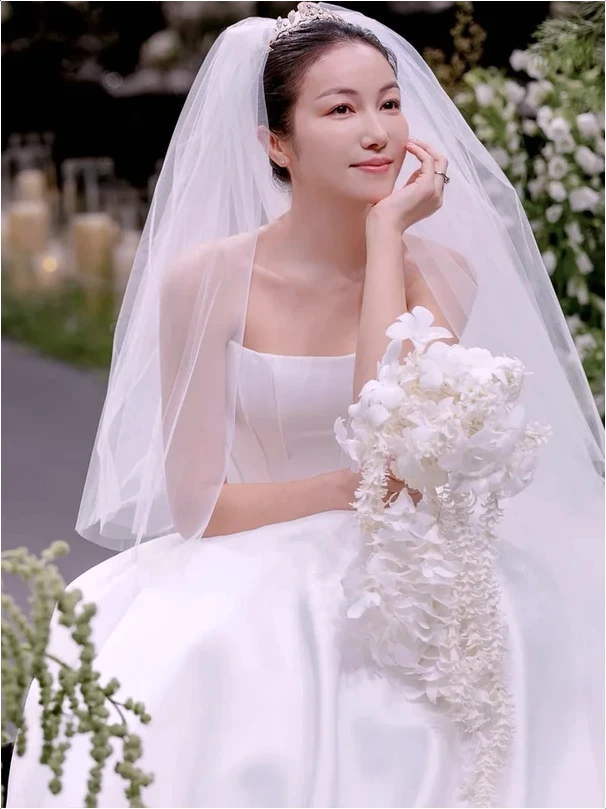  김옥빈 결혼식! 눈부신 여신 자태 웨딩드레스 착용 후기