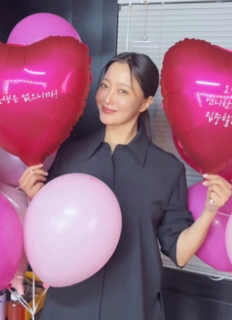  다시 전성기 모드로 돌아온 김희선, 폭풍 다이어트 근황 궁금해? (다음생은 없으니까)