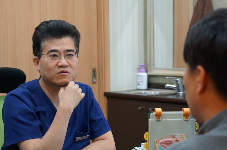  부천상동 남성갱년기, 단순 노화와 어떻게 다를까요?