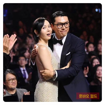 <b>손예진</b>, 청룡영화상... "사랑하는 두 남자 <b>현빈</b>과 <b>아들</b>에게... 